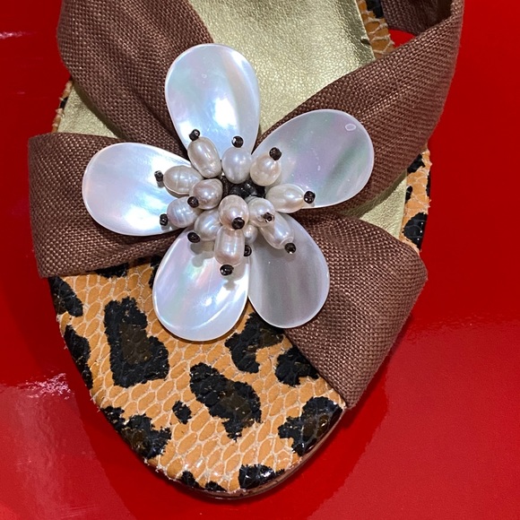 Beverly Feldman Platform Sandals w Pearl Flowers & Cork Wedge Heel EUC Size 8 - Picture 15 of 16